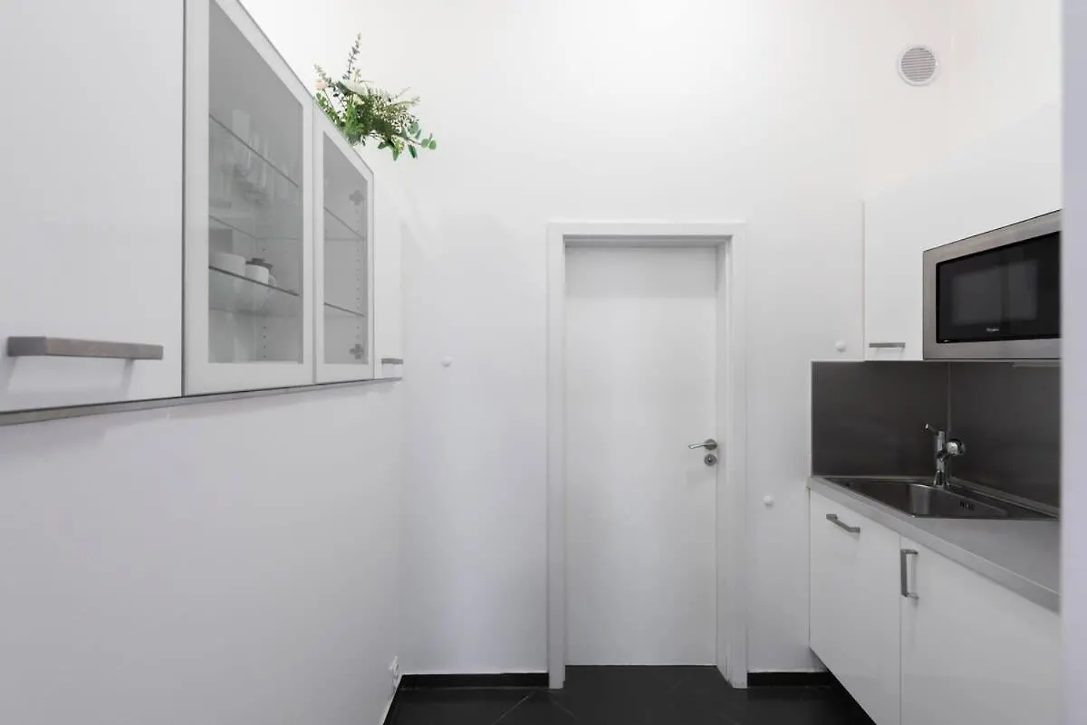 Elegant Spacious Old Town Studio Прага Апартаменты