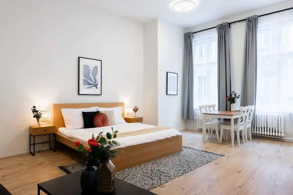 Контакты Elegant Spacious Old Town Studio